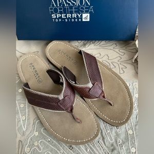 NWOT, Men’s size 11, Sperry Brown leather upper, thong Sandals